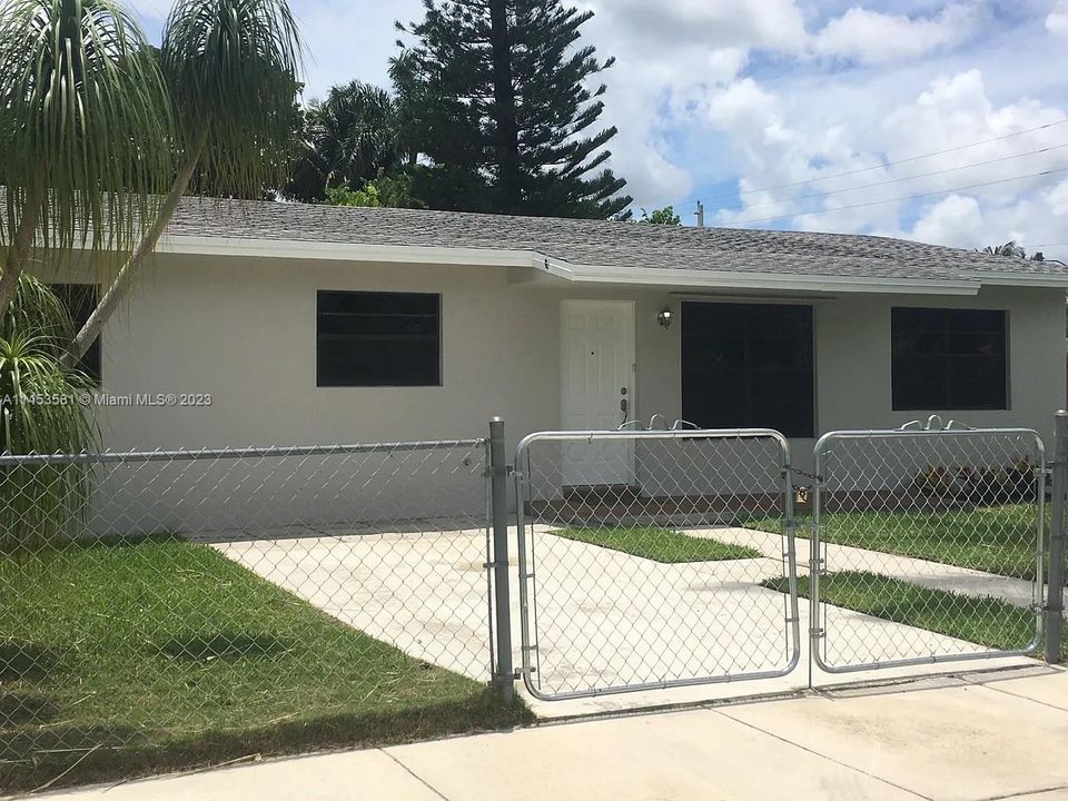 Recently Sold: $388,000 (3 beds, 2 baths, 1296 Square Feet)