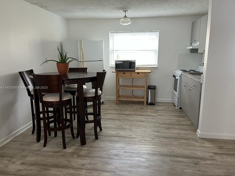 Recientemente alquilado: $1,600 (1 camas, 1 baños, 1985 Pies cuadrados)