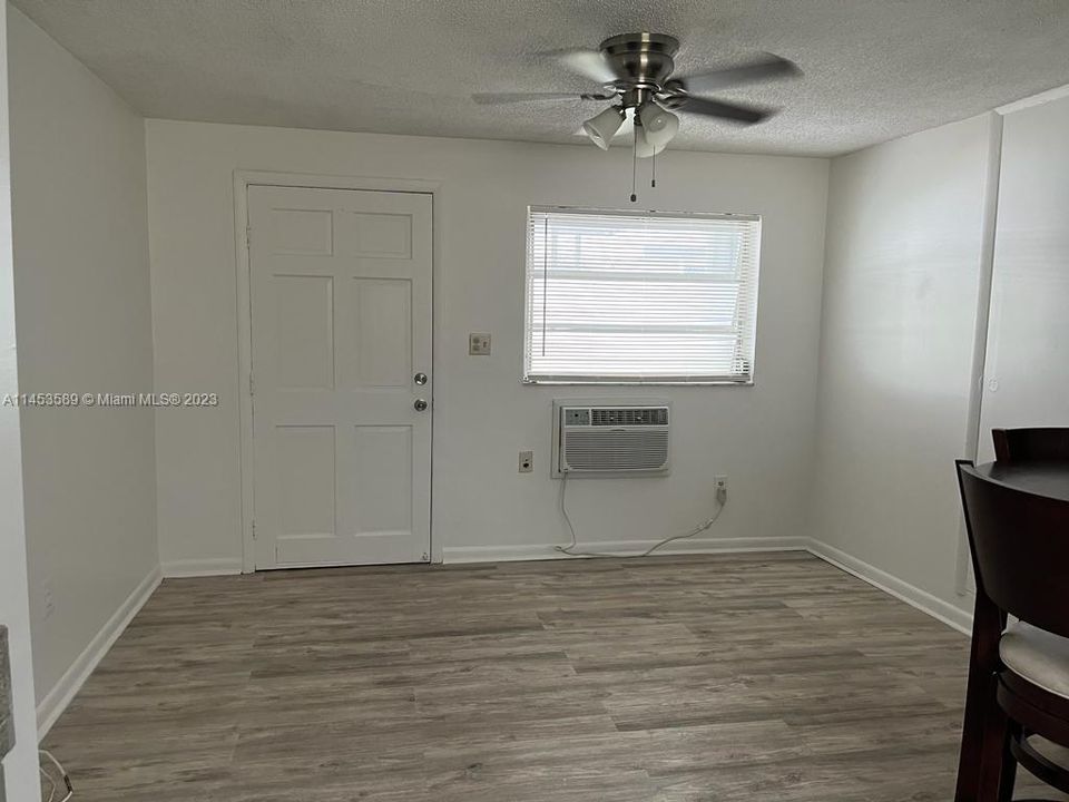 Recientemente alquilado: $1,600 (1 camas, 1 baños, 1985 Pies cuadrados)