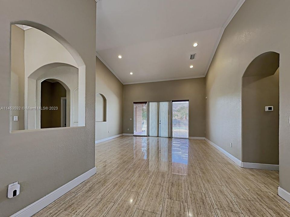 Recently Rented: $4,050 (4 beds, 3 baths, 2466 Square Feet)