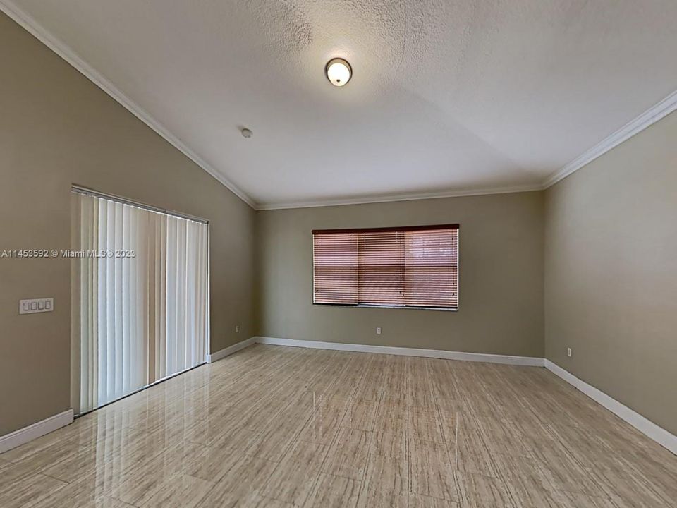 Recently Rented: $4,050 (4 beds, 3 baths, 2466 Square Feet)