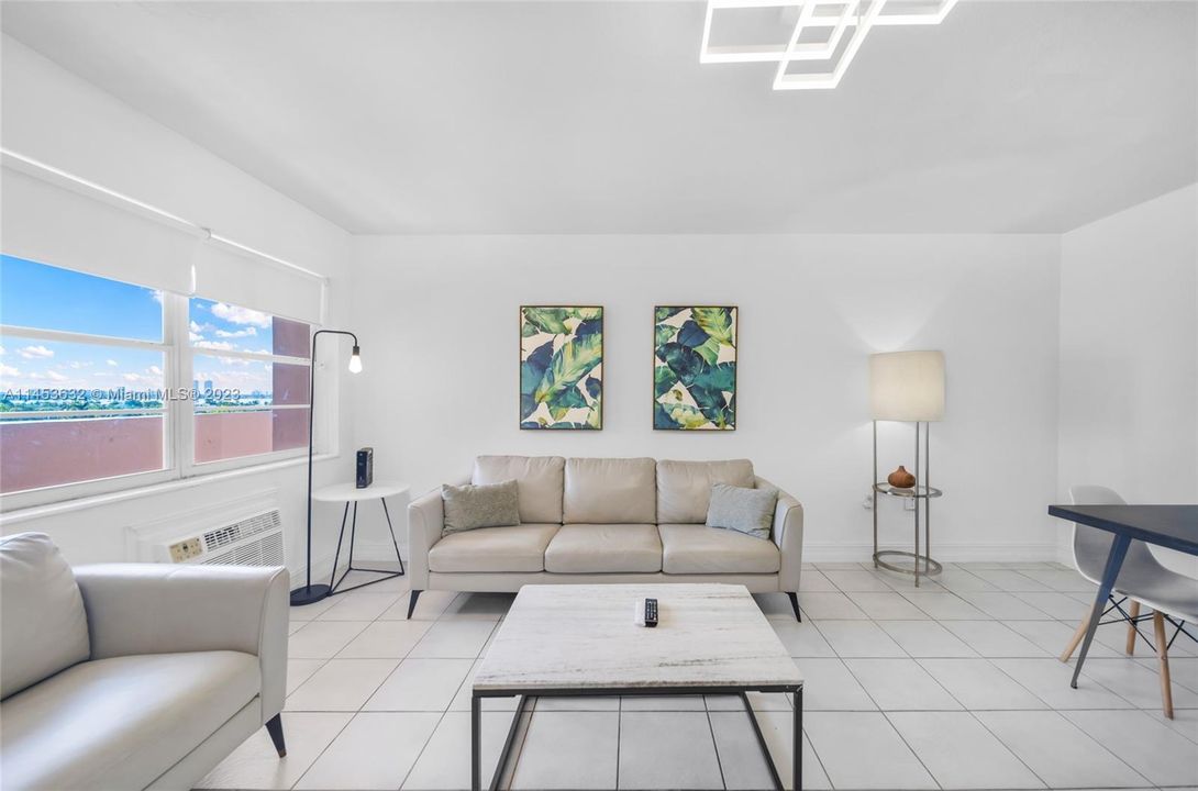For Rent: $2,000 (1 beds, 1 baths, 652 Square Feet)