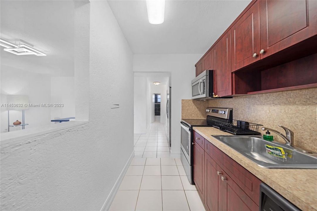 For Rent: $2,000 (1 beds, 1 baths, 652 Square Feet)