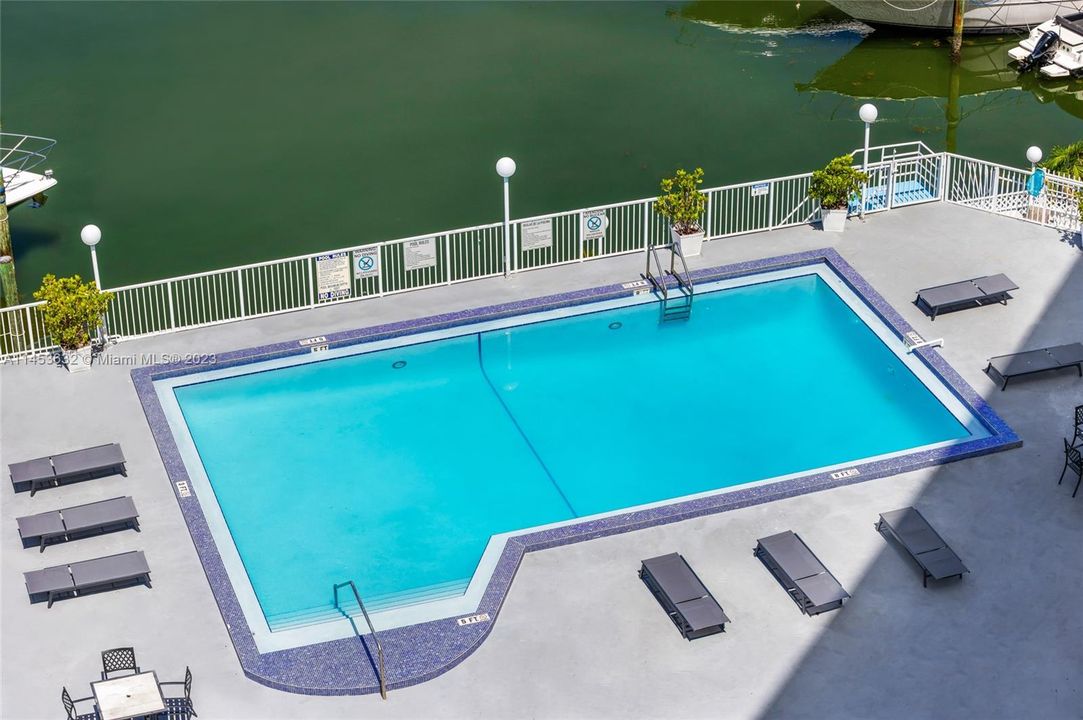 For Rent: $2,000 (1 beds, 1 baths, 652 Square Feet)