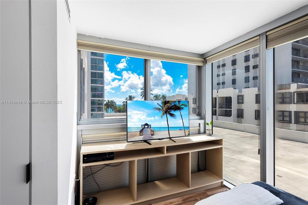 For Rent: $4,850 (2 beds, 1 baths, 1190 Square Feet)