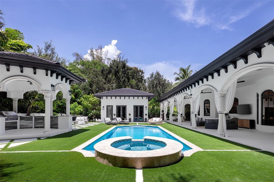 Recently Sold: $4,400,000 (5 beds, 5 baths, 4589 Square Feet)