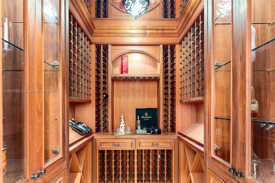 Recently Sold: $4,400,000 (5 beds, 5 baths, 4589 Square Feet)