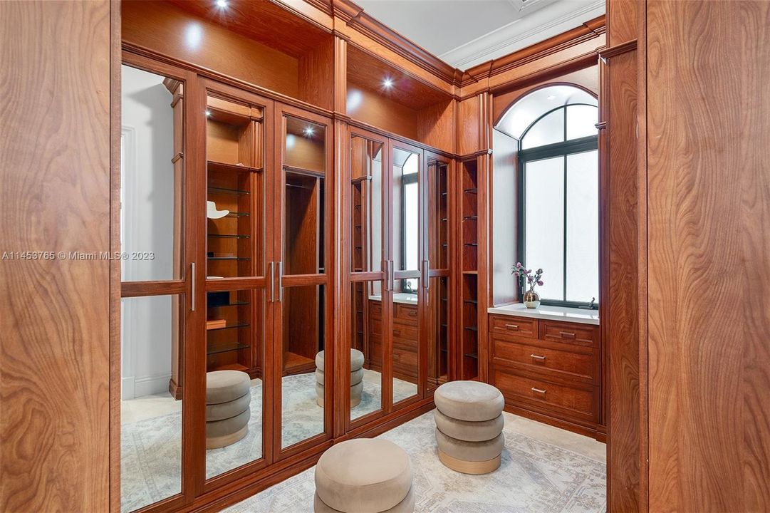 Recently Sold: $4,400,000 (5 beds, 5 baths, 4589 Square Feet)