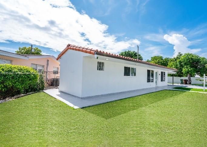 Recently Rented: $3,300 (3 beds, 2 baths, 1733 Square Feet)