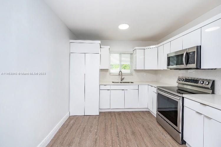 Recently Rented: $3,300 (3 beds, 2 baths, 1733 Square Feet)
