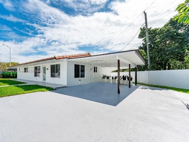 Recently Rented: $3,300 (3 beds, 2 baths, 1733 Square Feet)