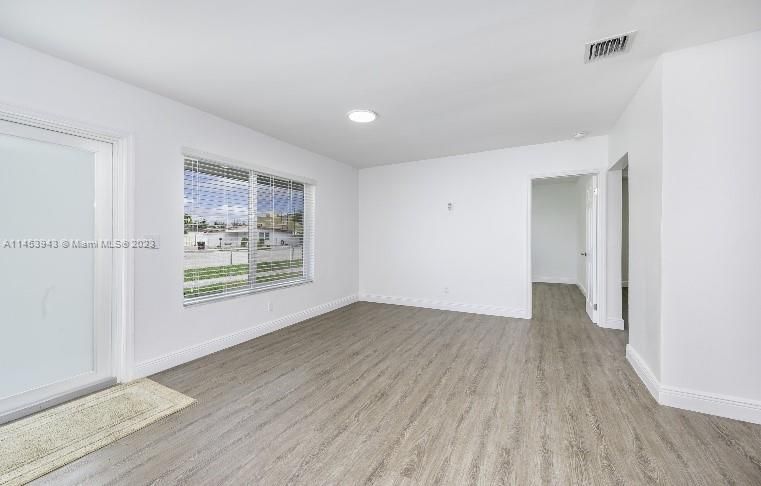 Recently Rented: $3,300 (3 beds, 2 baths, 1733 Square Feet)