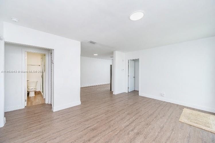 Recently Rented: $3,300 (3 beds, 2 baths, 1733 Square Feet)