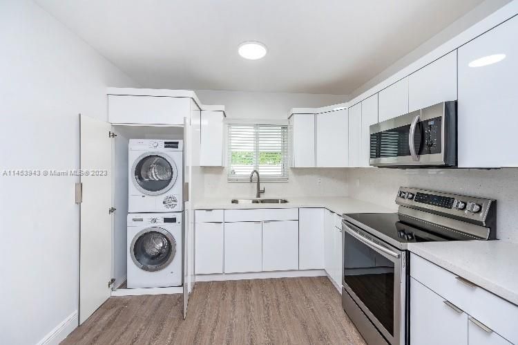 Recently Rented: $3,300 (3 beds, 2 baths, 1733 Square Feet)