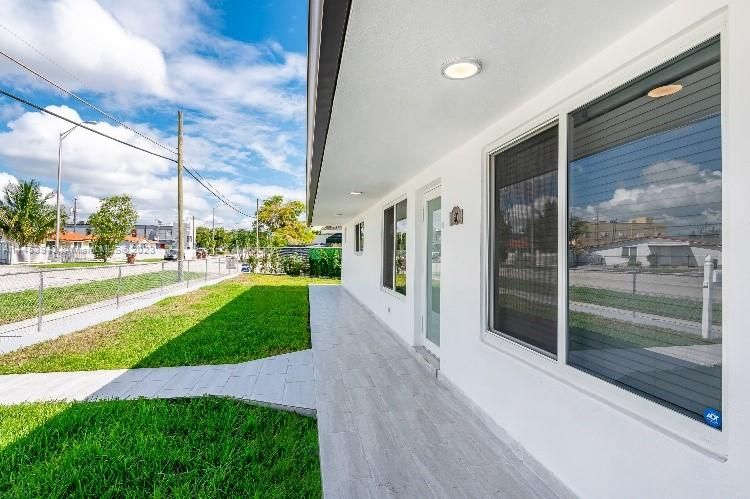 Recently Rented: $3,300 (3 beds, 2 baths, 1733 Square Feet)