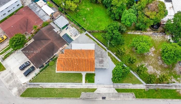 Recently Rented: $3,300 (3 beds, 2 baths, 1733 Square Feet)