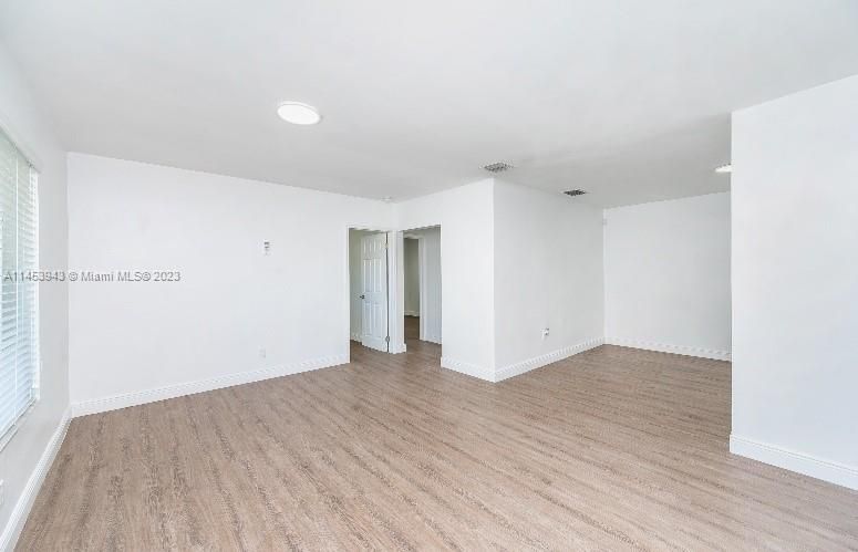 Recently Rented: $3,300 (3 beds, 2 baths, 1733 Square Feet)