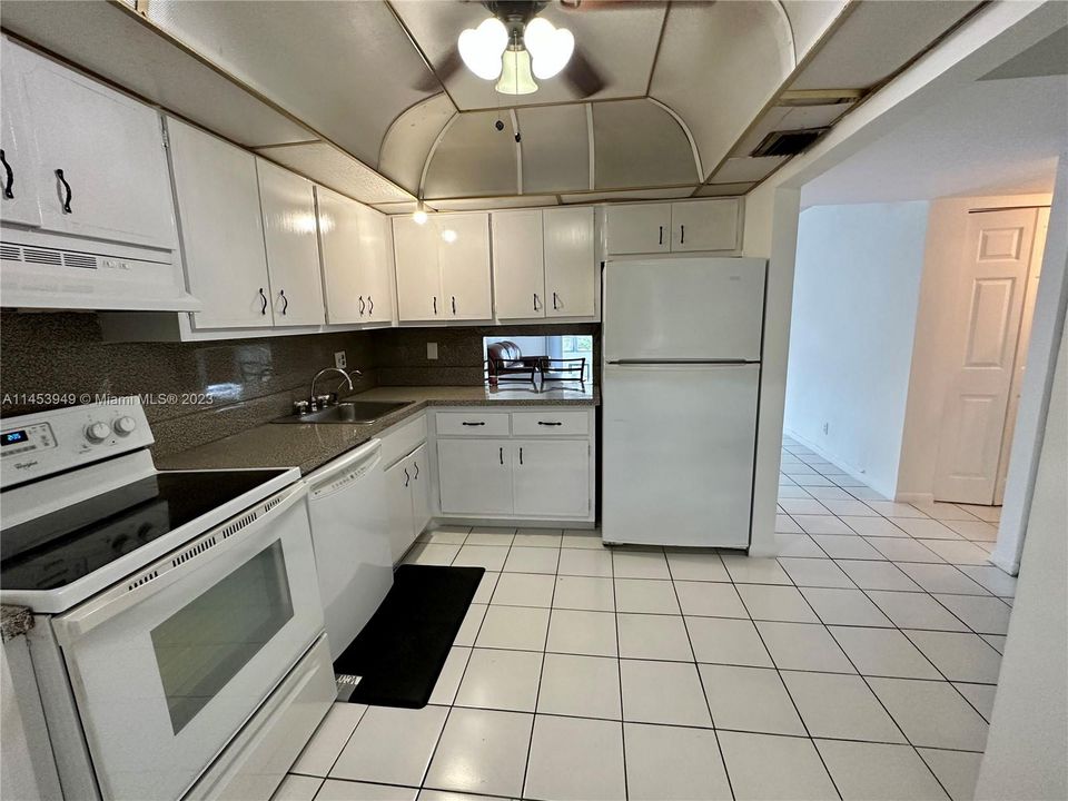 For Rent: $1,700 (2 beds, 2 baths, 1021 Square Feet)
