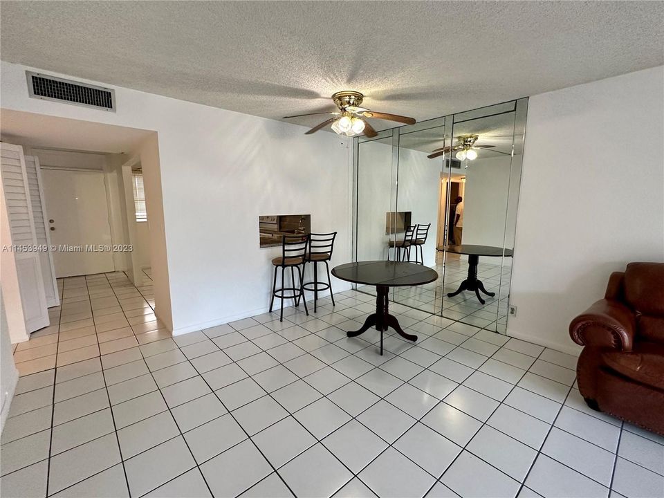 For Rent: $1,700 (2 beds, 2 baths, 1021 Square Feet)