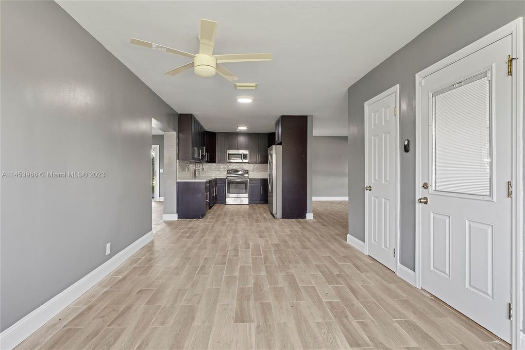 最近售出: $559,000 (3 贝兹, 1 浴室, 1568 平方英尺)