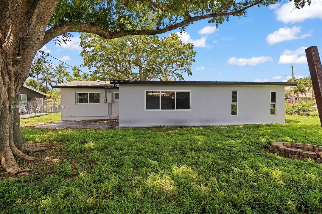 最近售出: $559,000 (3 贝兹, 1 浴室, 1568 平方英尺)