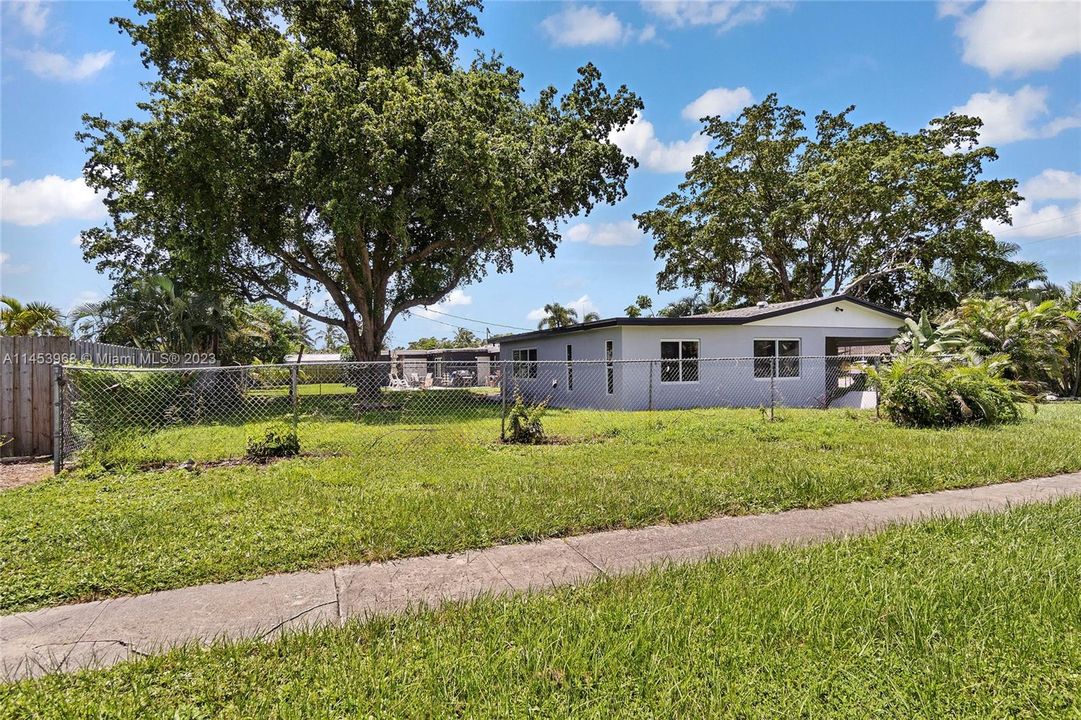 最近售出: $559,000 (3 贝兹, 1 浴室, 1568 平方英尺)