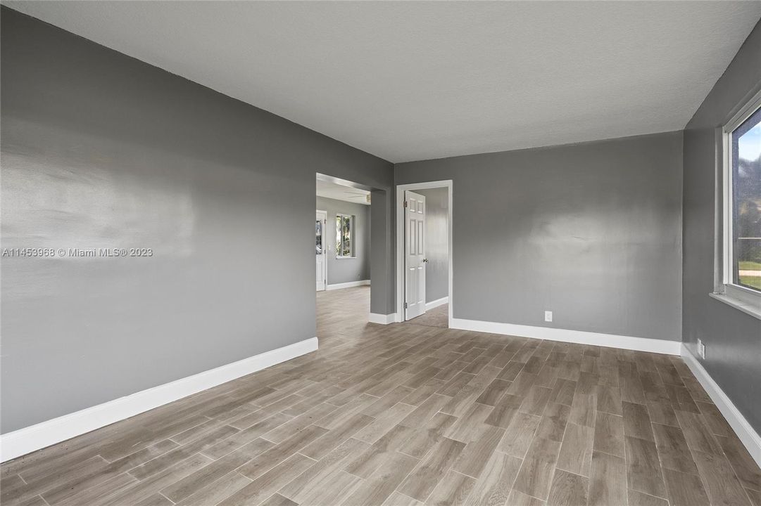 最近售出: $559,000 (3 贝兹, 1 浴室, 1568 平方英尺)