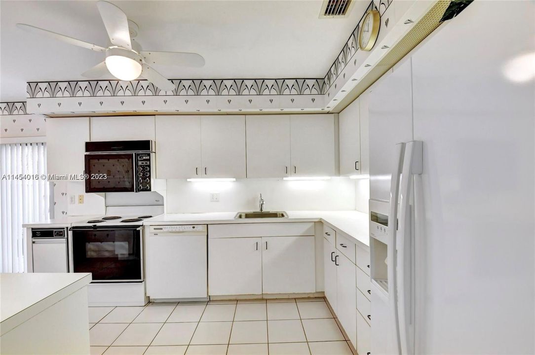 Vendido Recientemente: $235,000 (3 camas, 2 baños, 1809 Pies cuadrados)