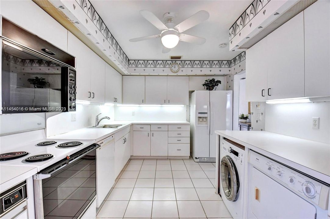 Vendido Recientemente: $235,000 (3 camas, 2 baños, 1809 Pies cuadrados)