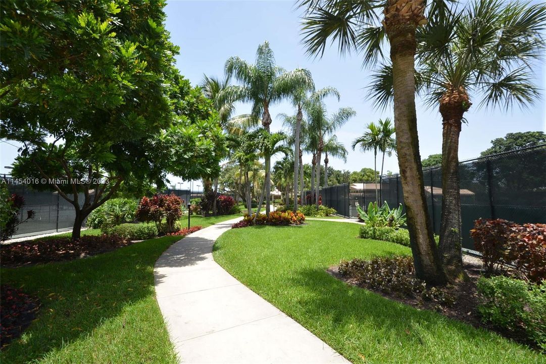 Vendido Recientemente: $235,000 (3 camas, 2 baños, 1809 Pies cuadrados)