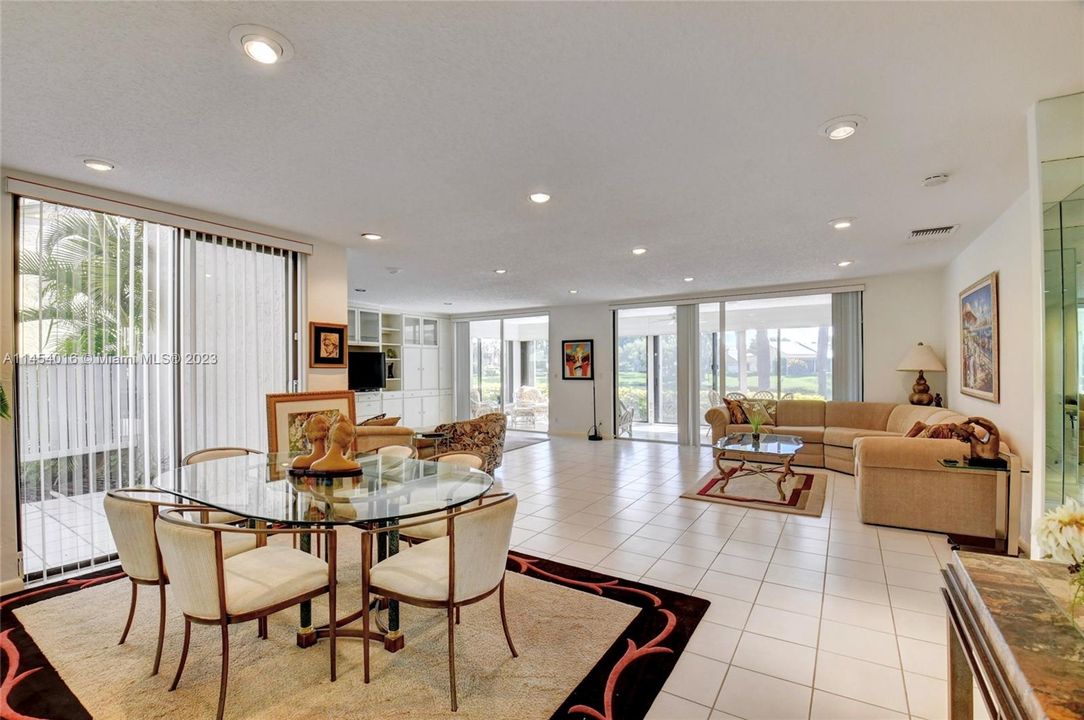 Vendido Recientemente: $235,000 (3 camas, 2 baños, 1809 Pies cuadrados)