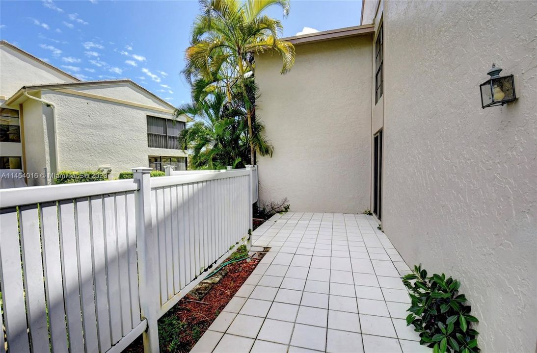 Vendido Recientemente: $235,000 (3 camas, 2 baños, 1809 Pies cuadrados)