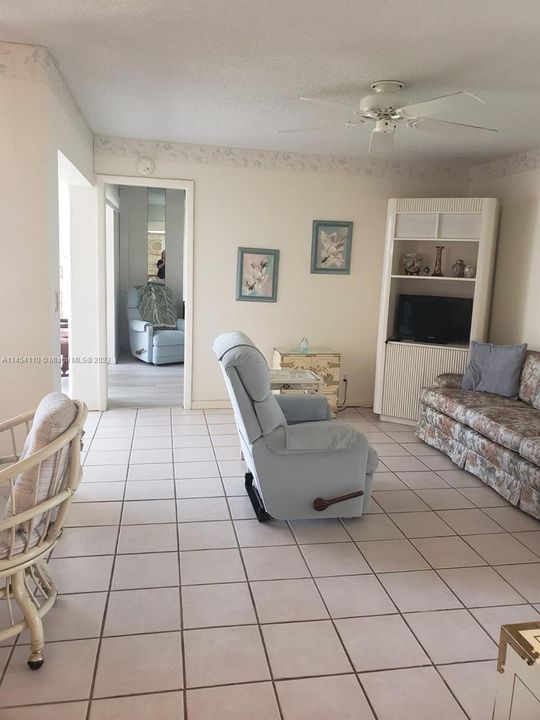 Recently Rented: $2,200 (2 beds, 2 baths, 930 Square Feet)