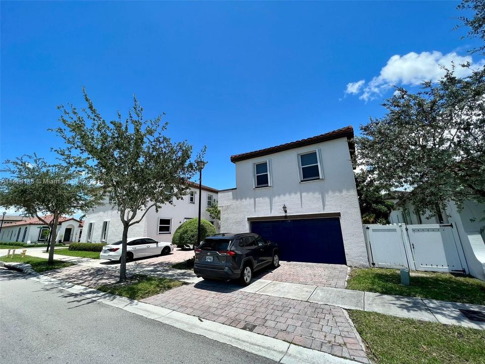 Recently Sold: $768,000 (5 beds, 4 baths, 3031 Square Feet)