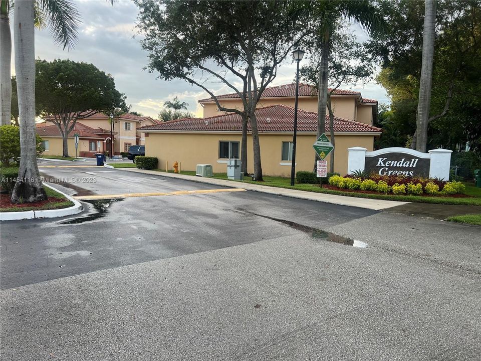 最近租的: $2,600 (3 贝兹, 2 浴室, 1571 平方英尺)