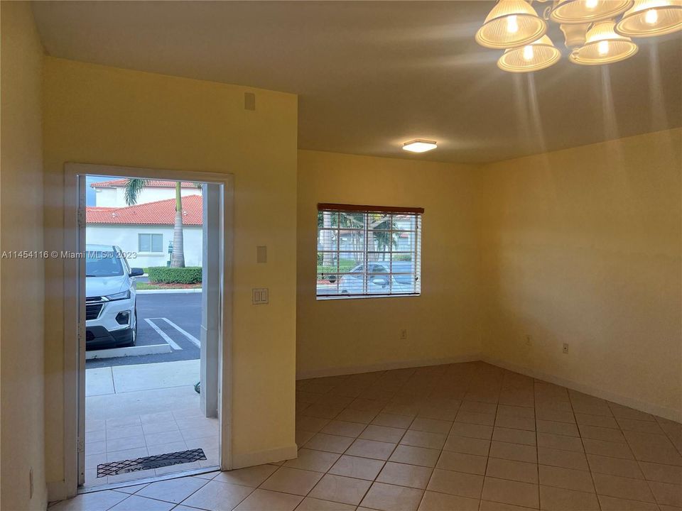 最近租的: $2,600 (3 贝兹, 2 浴室, 1571 平方英尺)