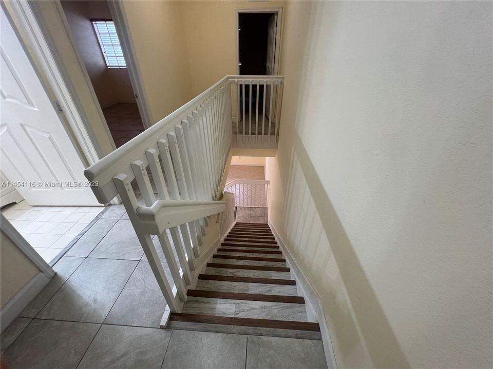 最近租的: $2,600 (3 贝兹, 2 浴室, 1571 平方英尺)