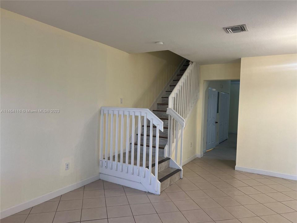 最近租的: $2,600 (3 贝兹, 2 浴室, 1571 平方英尺)