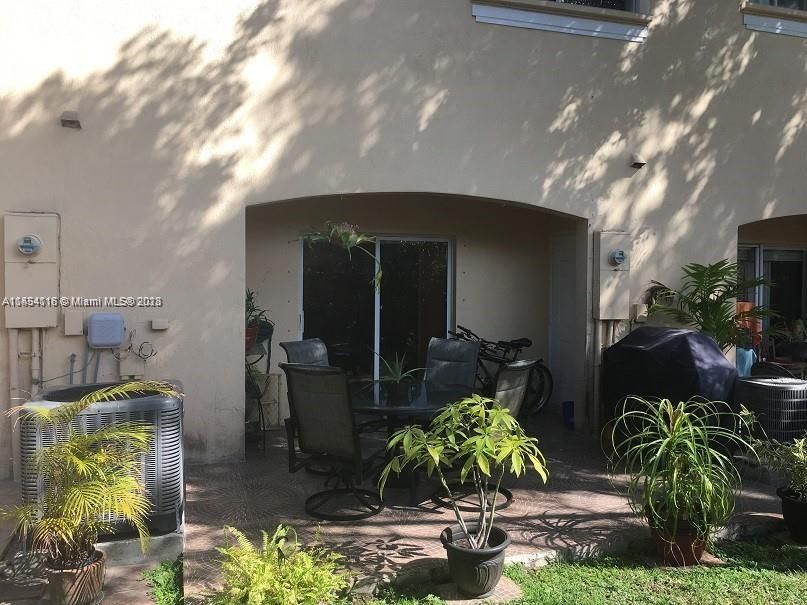 最近租的: $2,600 (3 贝兹, 2 浴室, 1571 平方英尺)