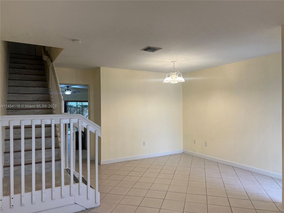 最近租的: $2,600 (3 贝兹, 2 浴室, 1571 平方英尺)