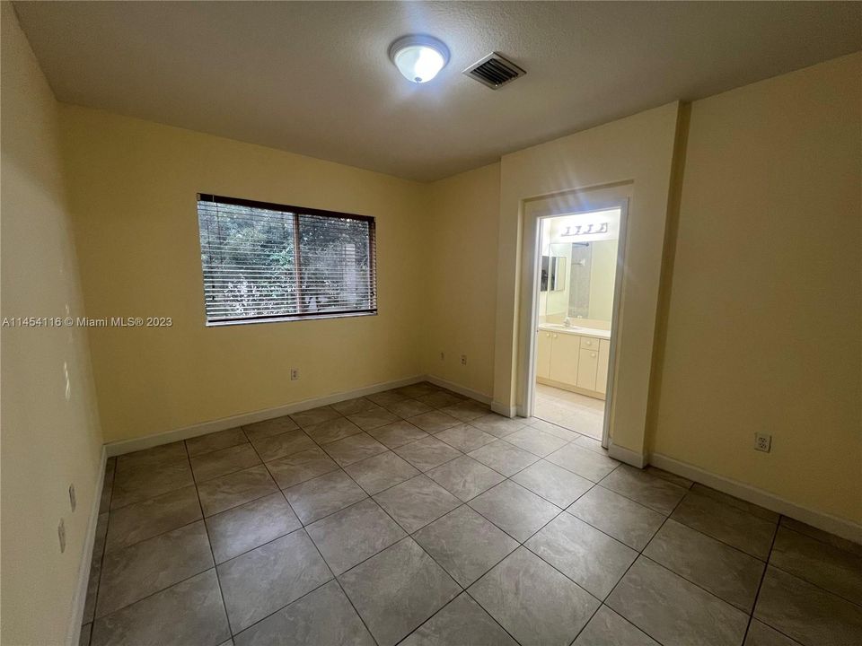 最近租的: $2,600 (3 贝兹, 2 浴室, 1571 平方英尺)