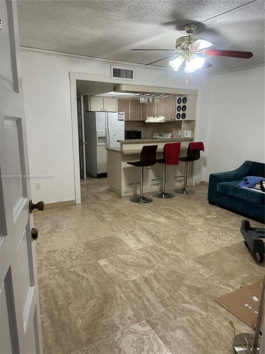 Recently Rented: $1,350 (1 beds, 1 baths, 528 Square Feet)