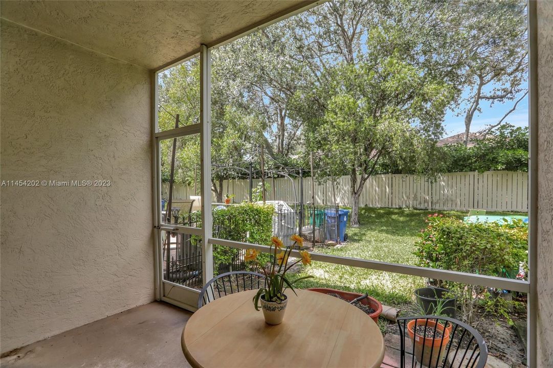 Vendido Recientemente: $360,000 (2 camas, 2 baños, 1170 Pies cuadrados)