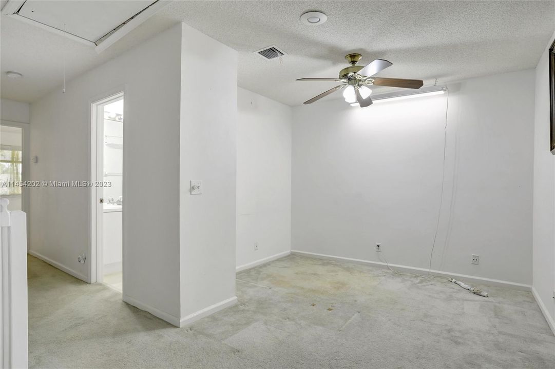 Vendido Recientemente: $360,000 (2 camas, 2 baños, 1170 Pies cuadrados)
