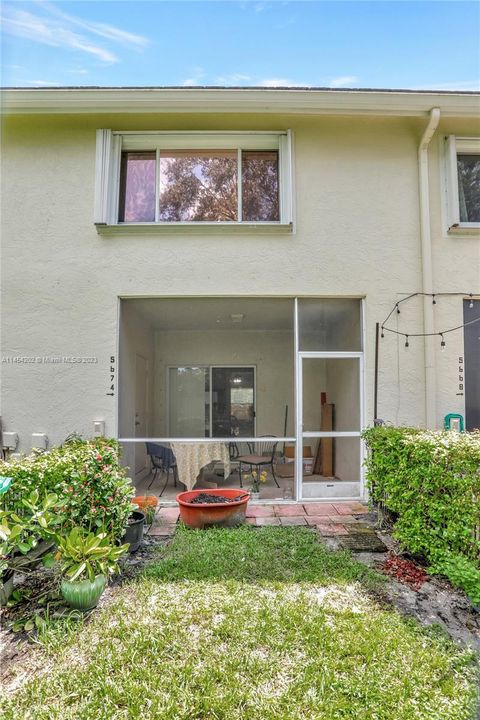 Vendido Recientemente: $360,000 (2 camas, 2 baños, 1170 Pies cuadrados)