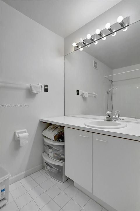 Vendido Recientemente: $360,000 (2 camas, 2 baños, 1170 Pies cuadrados)
