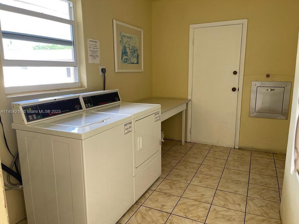 Active With Contract: $110,000 (1 beds, 1 baths, 684 Square Feet)