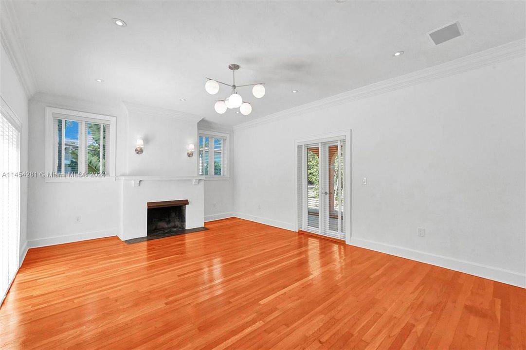 Recently Sold: $2,999,998 (4 beds, 4 baths, 3668 Square Feet)