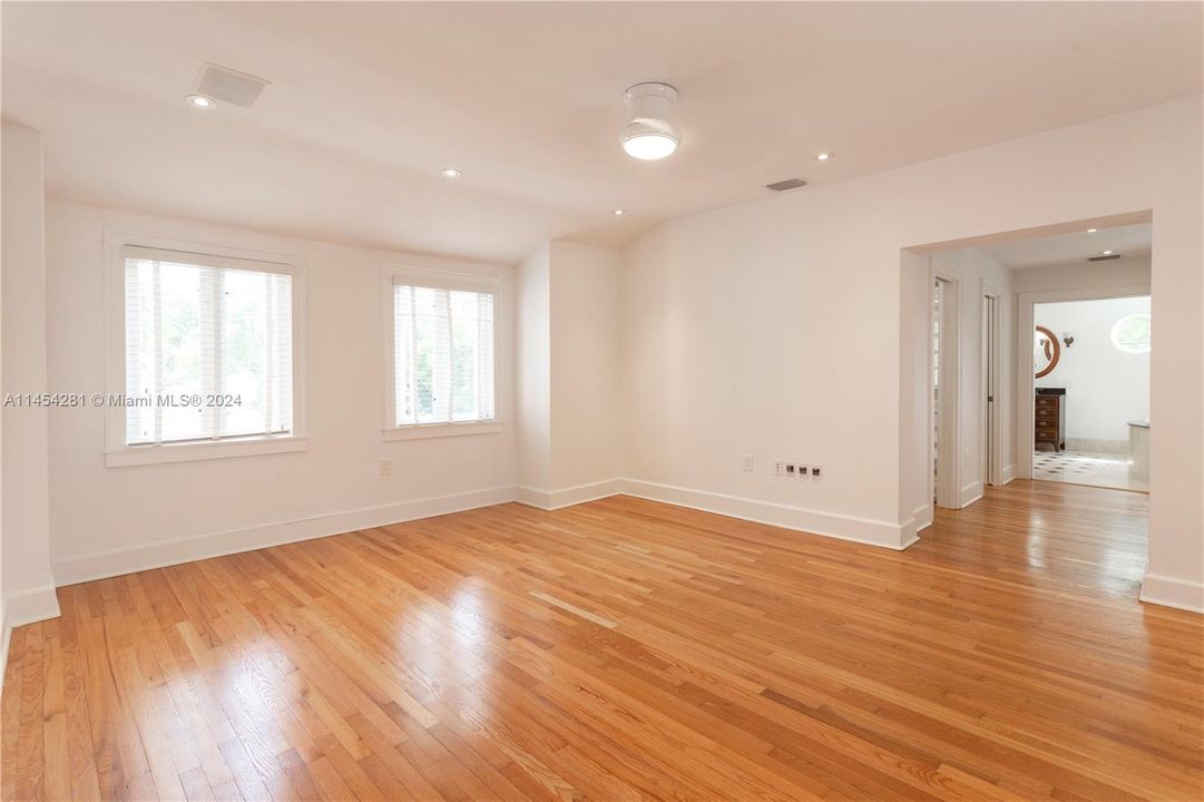 Recently Sold: $2,999,998 (4 beds, 4 baths, 3668 Square Feet)