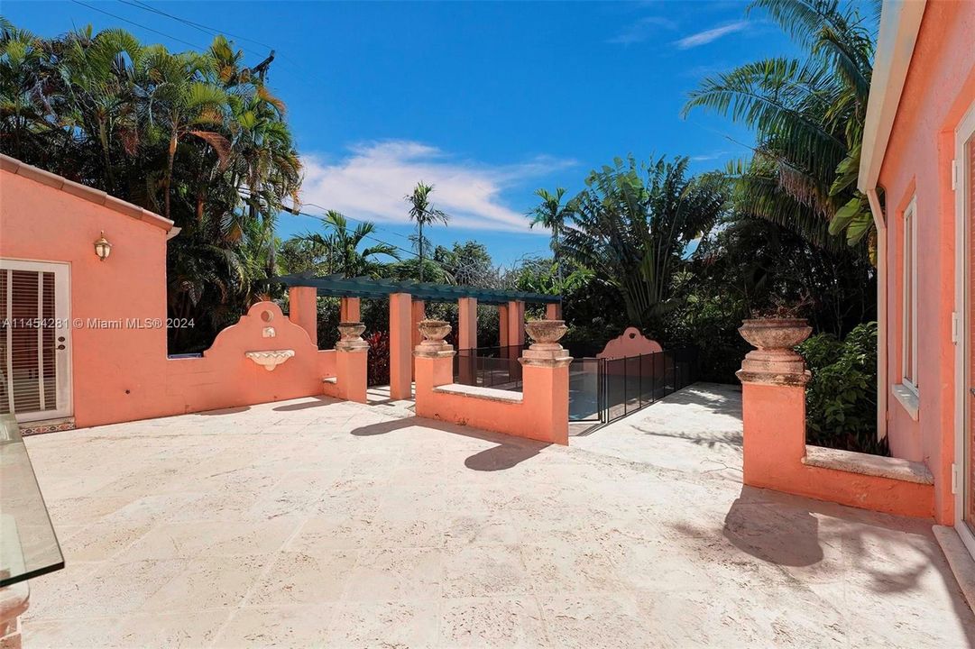 Recently Sold: $2,999,998 (4 beds, 4 baths, 3668 Square Feet)